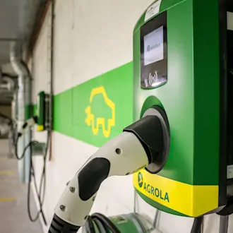 Mobilität - AGROLA Ladestationen in Tiefgarage