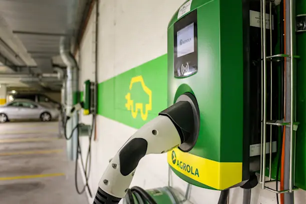 Mobilité - Stations de recharge AGROLA dans un parking souterrain