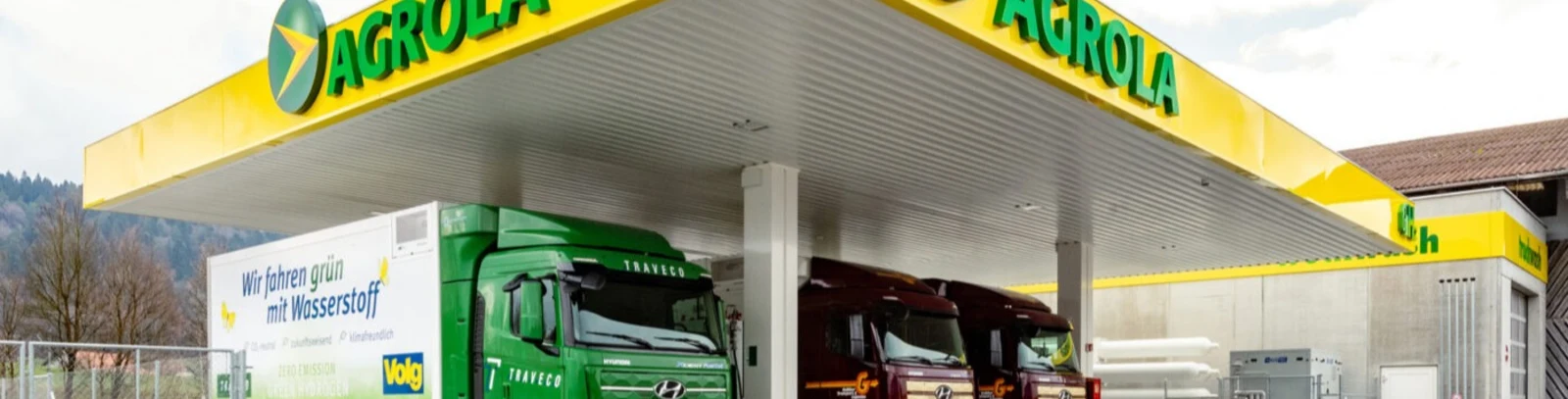 Camion à la station de ravitaillement en hydrogène AGROLA