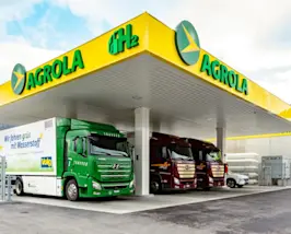 Camion à la station de ravitaillement en hydrogène AGROLA