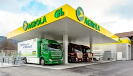 Camion à la station de ravitaillement en hydrogène AGROLA