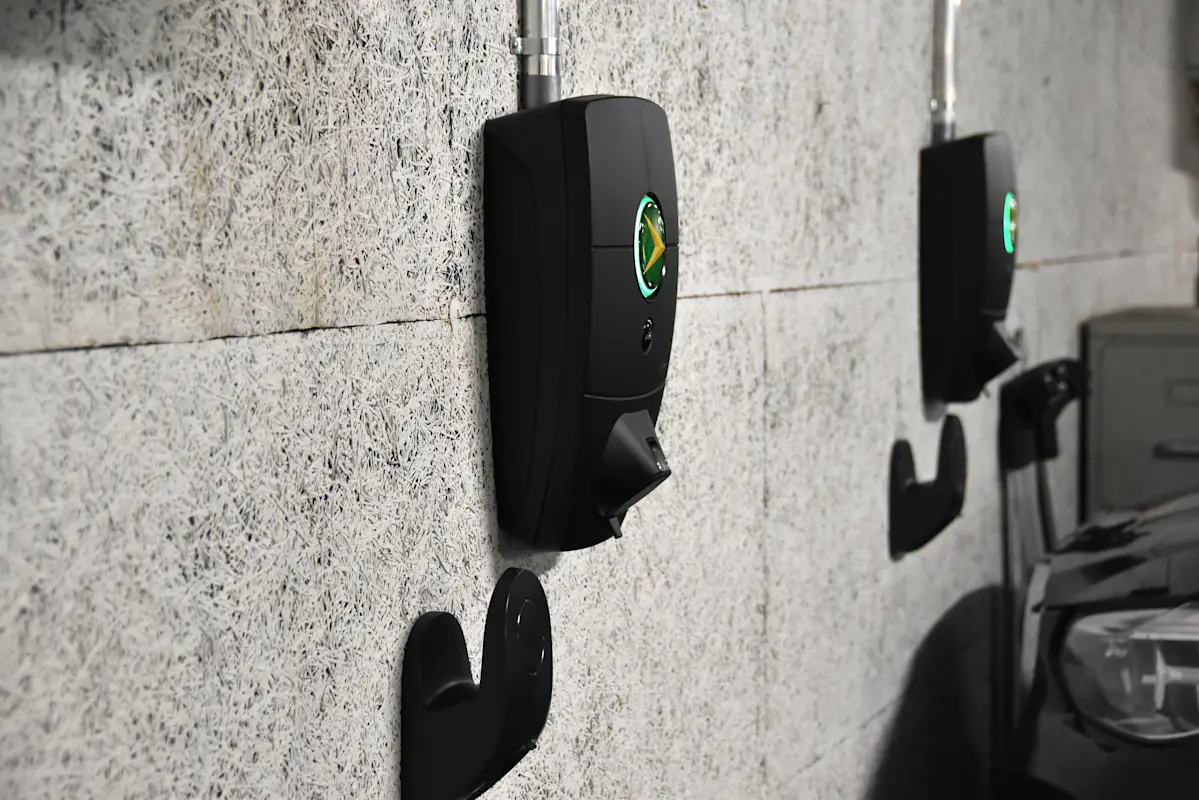 Parking souterrain Zurich Affoltern Station de recharge rapide au mur