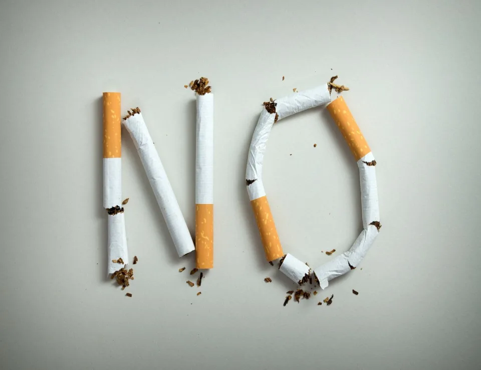 cigarettes formant le mot non