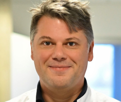 Dr.  Sebastian Teschers, MD