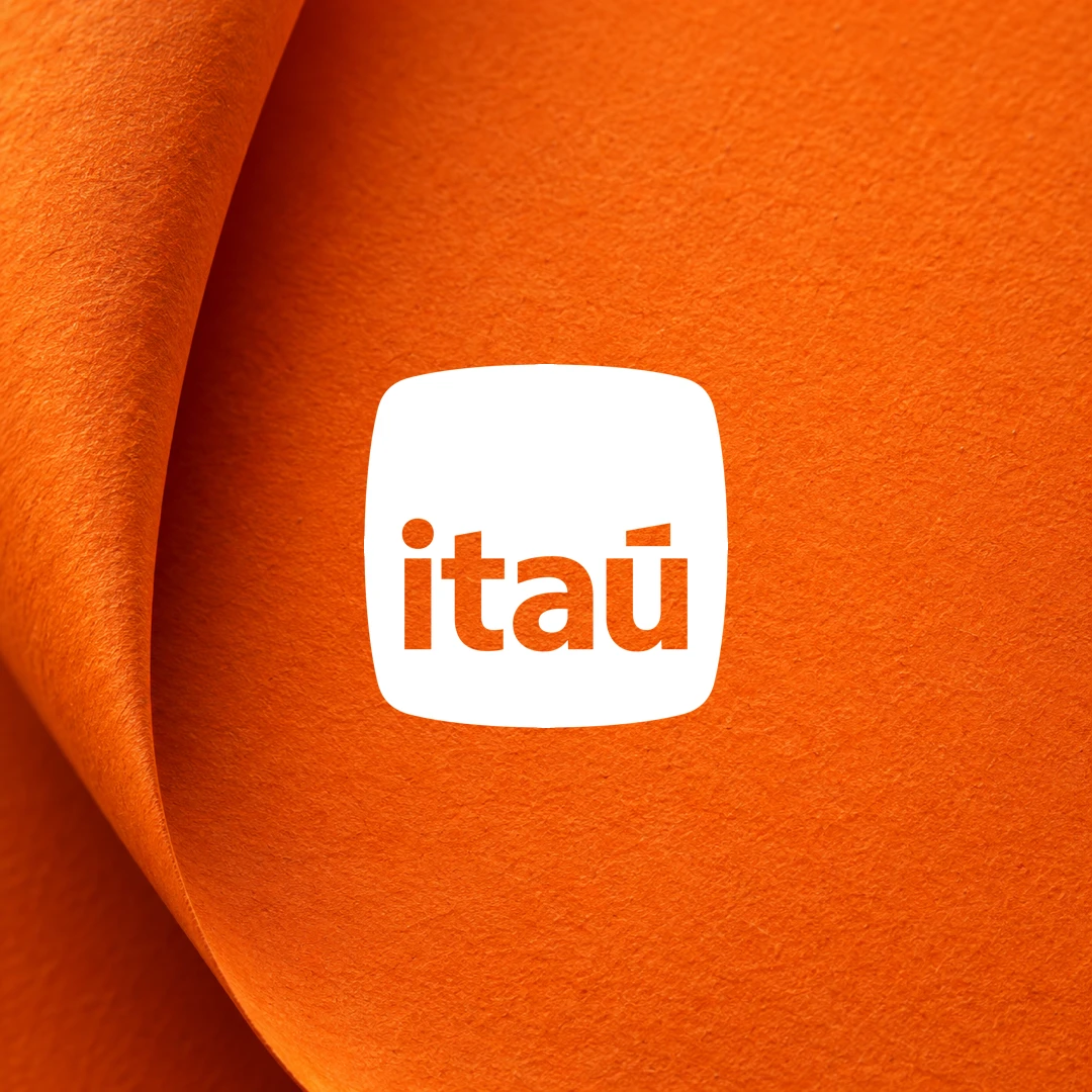 Itaú — Curved paper hero
