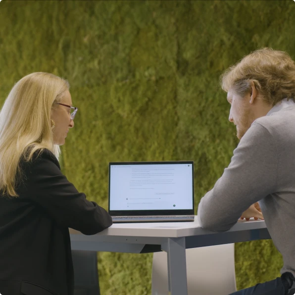 Financial Services > Hero > Media > Image