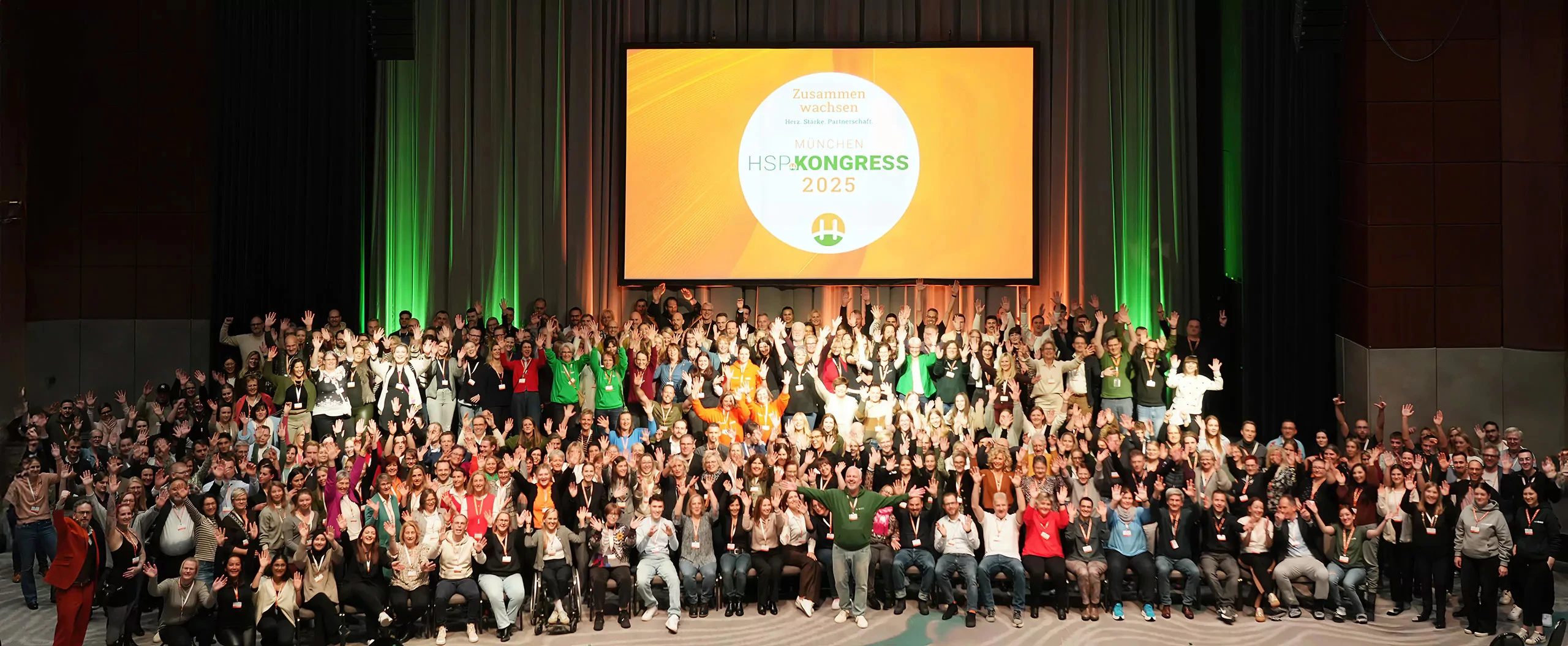 A group photo from HSP-KONGRESS 2025 for the HSP GRUPPE customer story.