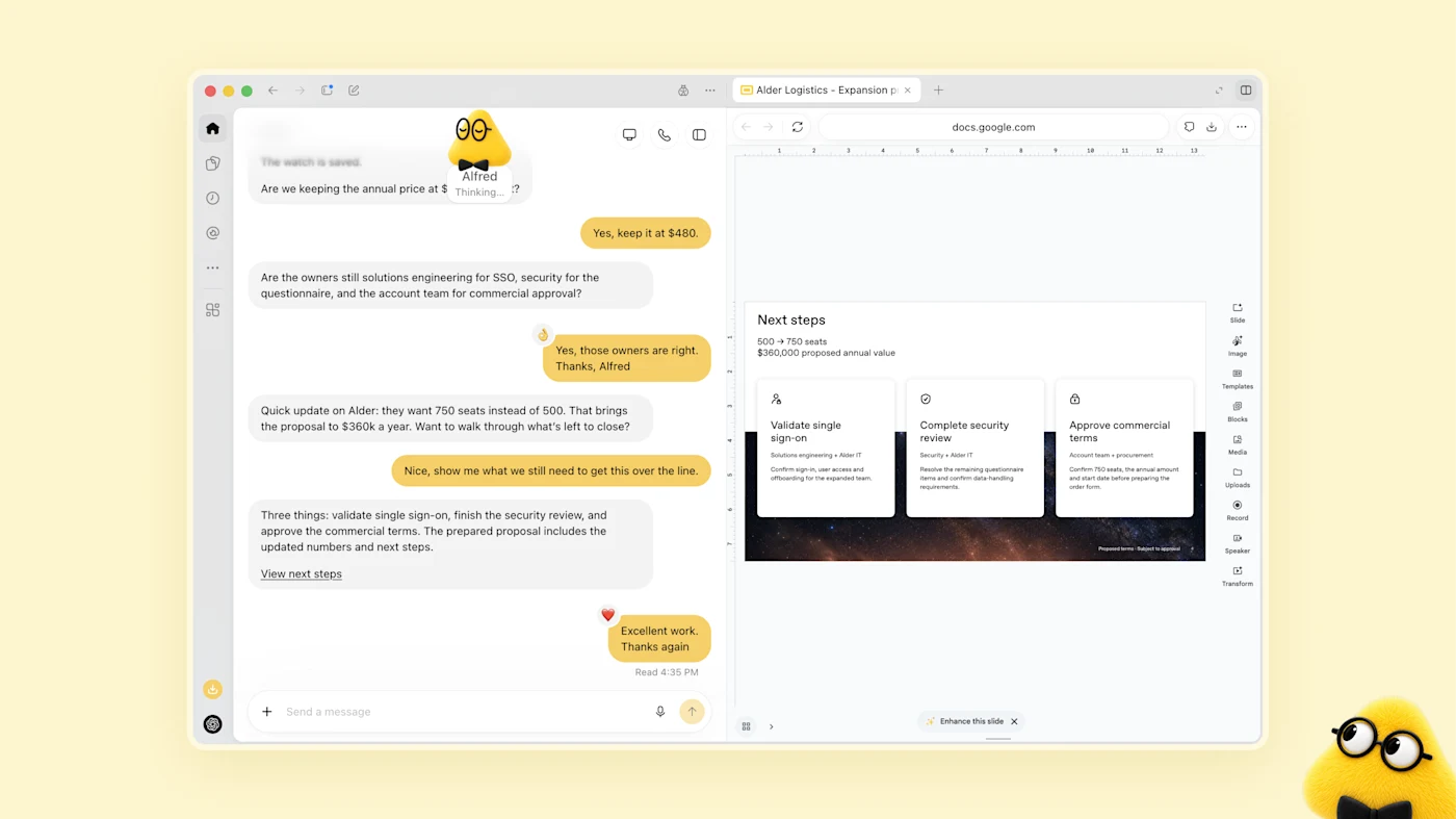 O dot amarelo Alfred discute uma proposta empresarial ao lado do documento com as etapas para fechar o negócio.