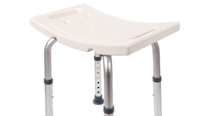 Sillas de ducha para la seguridad e independencia en el hogar