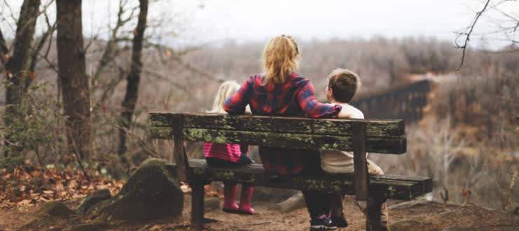 mum-and-kids-on-park-bench