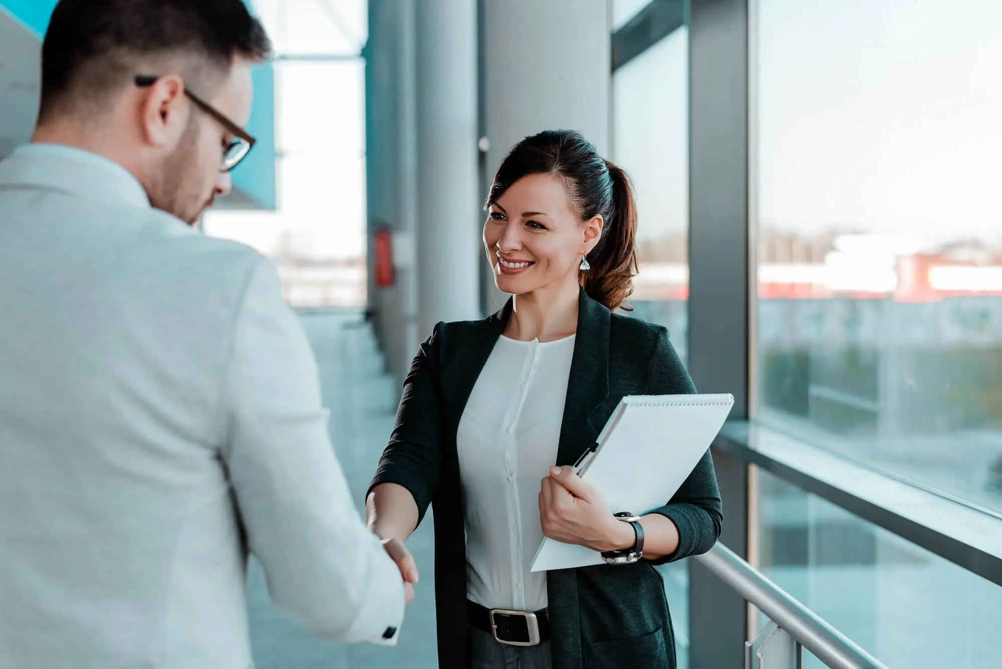 Image Woman shaking hands