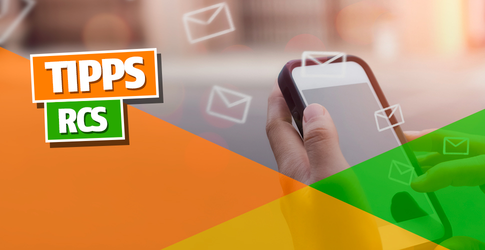 Ein Smartphone um das Brief-Symbole fliegen.