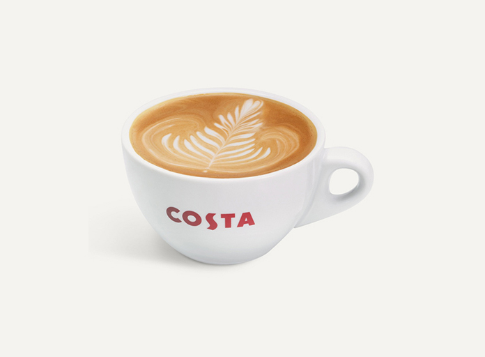 Costa Coffee Kafeespezialität Flat White mit Latte Art in Costa Tasse 