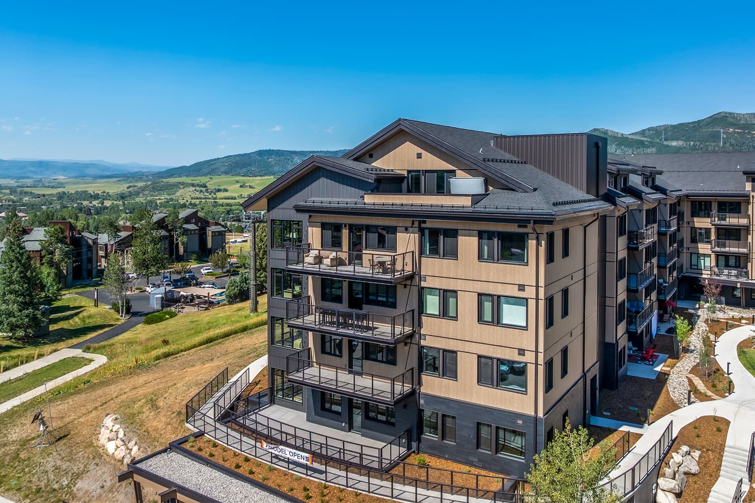 gallery-411 0000 Amble 411 MLS-60