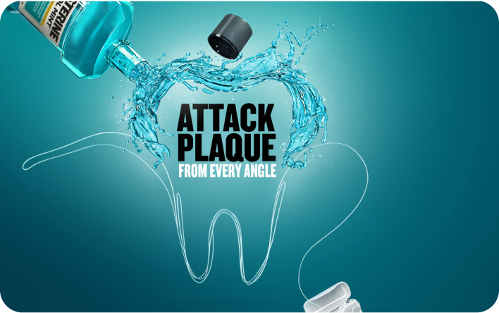 Graphique montrant la plaque dentaire attaquée par Listerine sous tous les angles"" avec un bain de bouche et du fil dentaire formant la forme d'une dent autour du texte