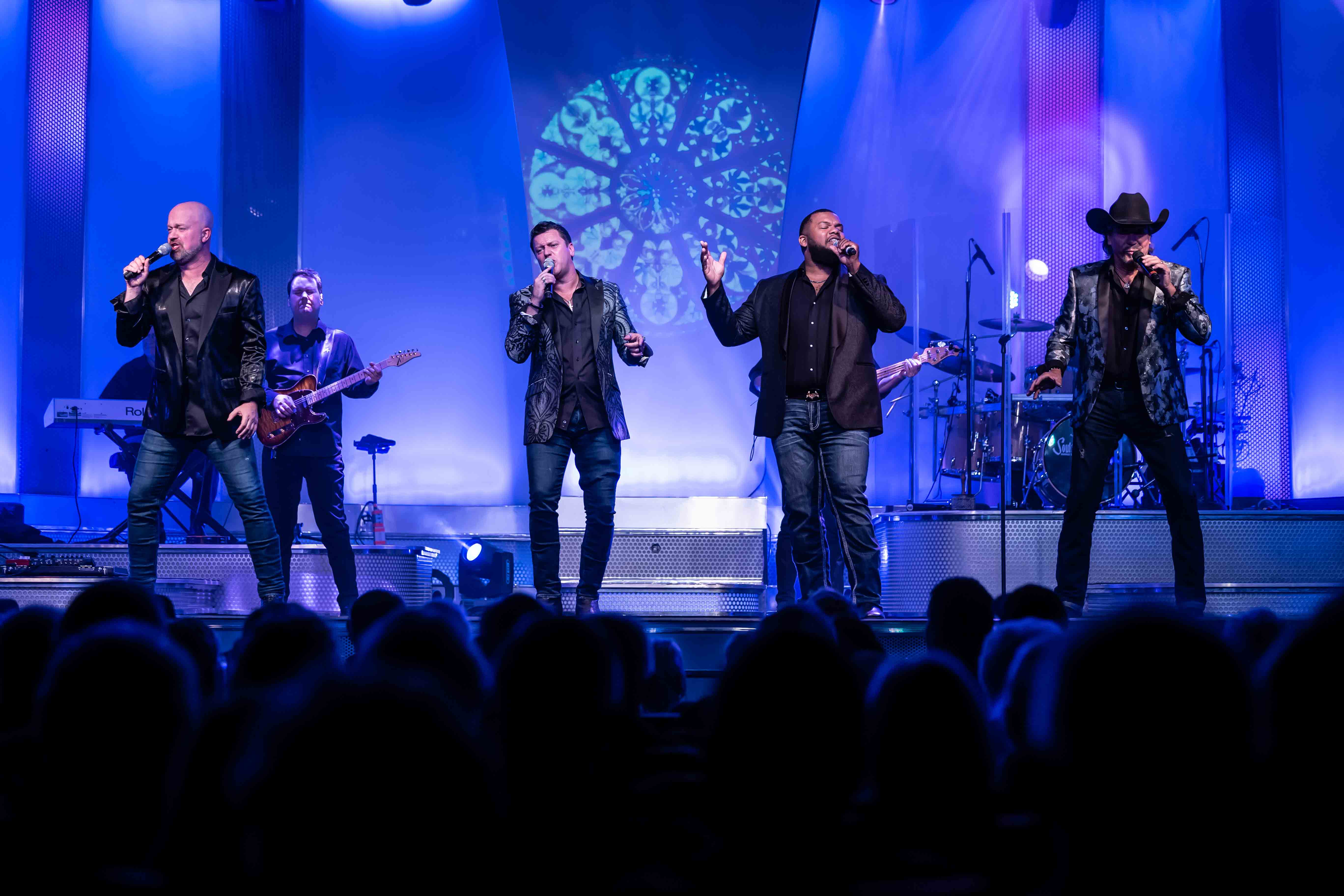 A Night at America’s Top Country Hits: Insider Tips for the Best Experience