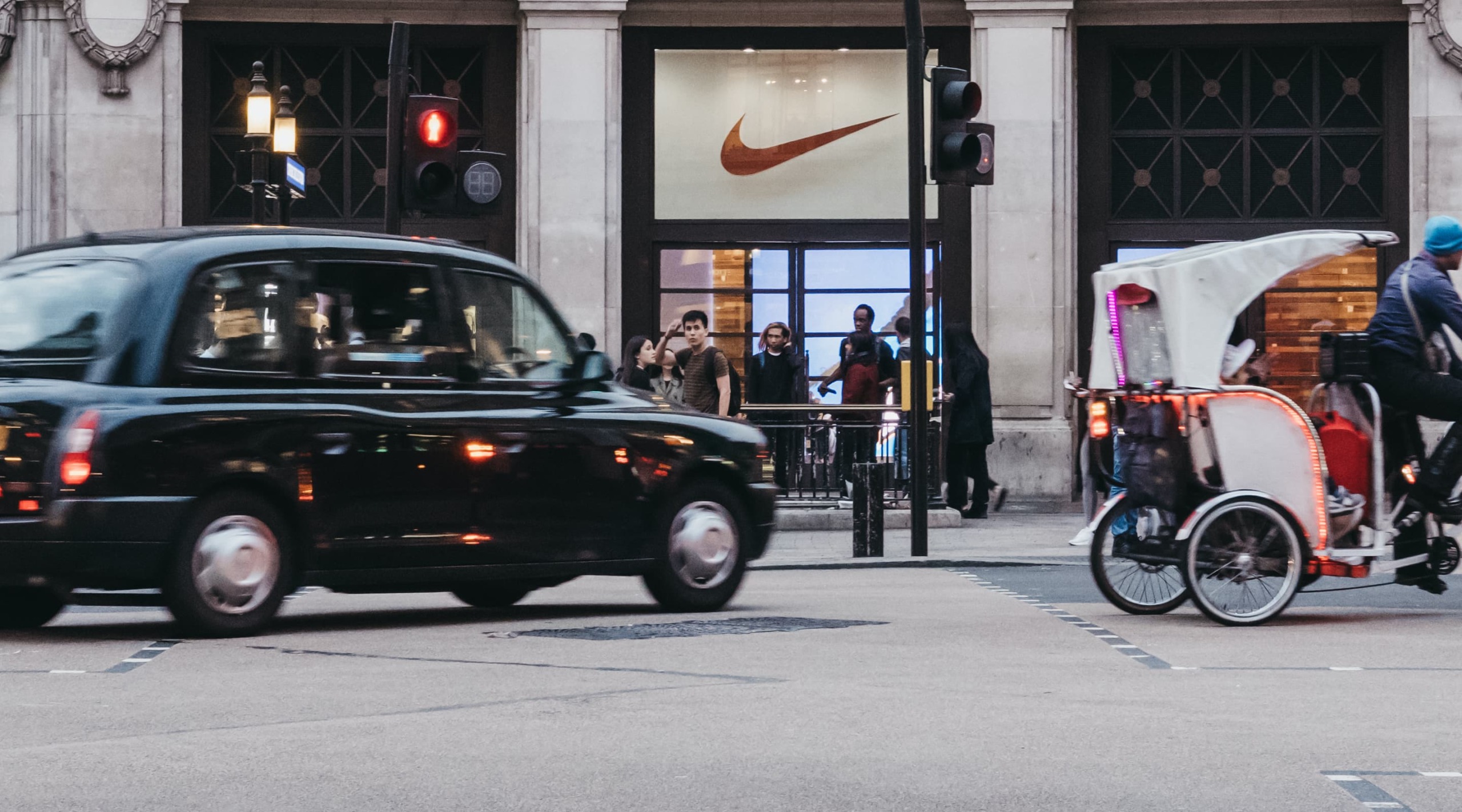 Nike-auto-mensen-fiets-incentro