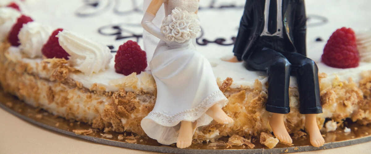 bride-cake-ceremony