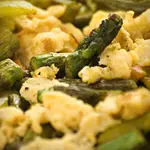 Keto Scrambled Eggs with Goat Cheese and Asparagus