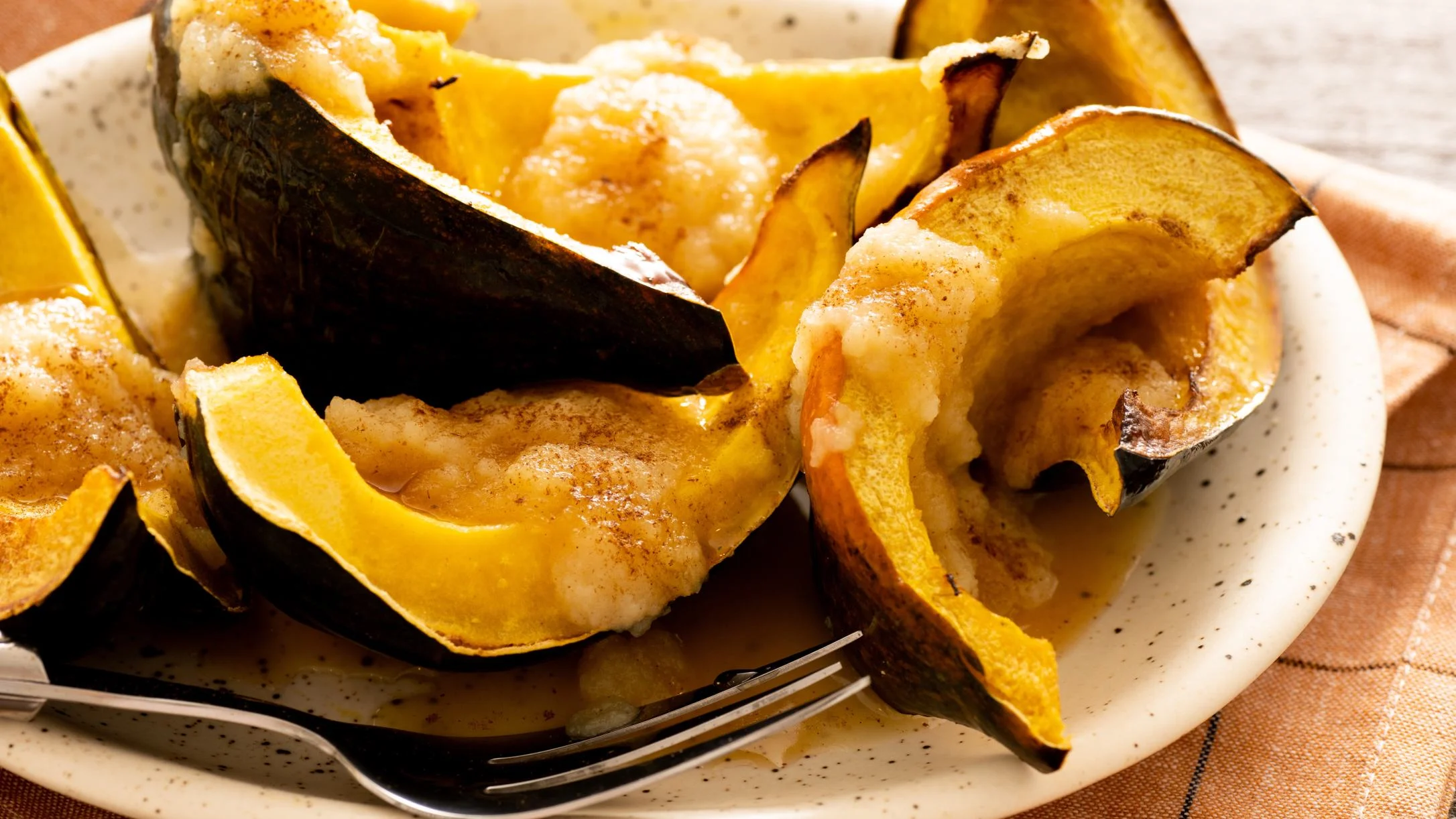 acorn-squash-with-spiced-applesauce-and-maple-drizzle 1