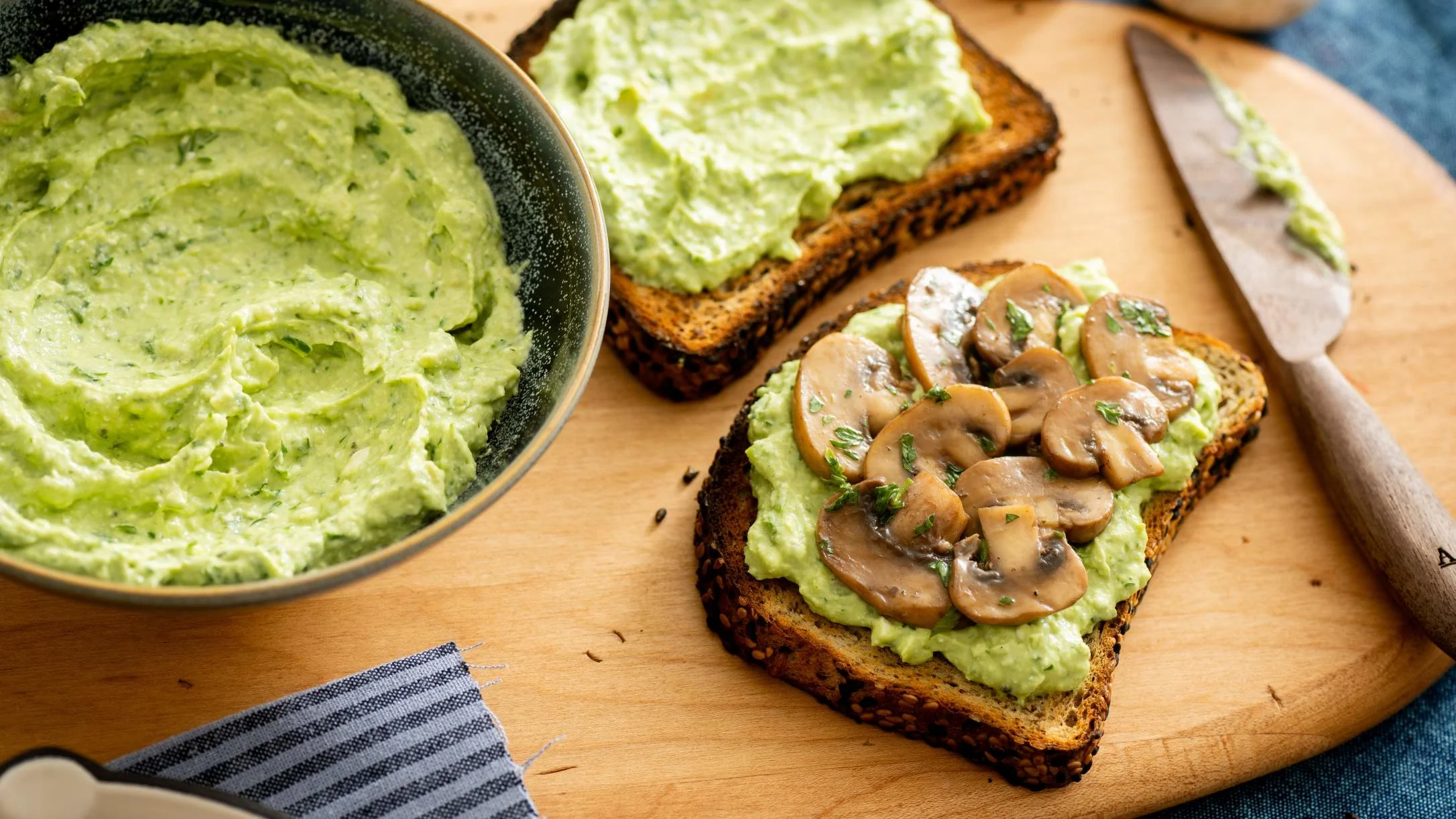 low-carb-mushroom-cottage-cheese-avocado-toast 1