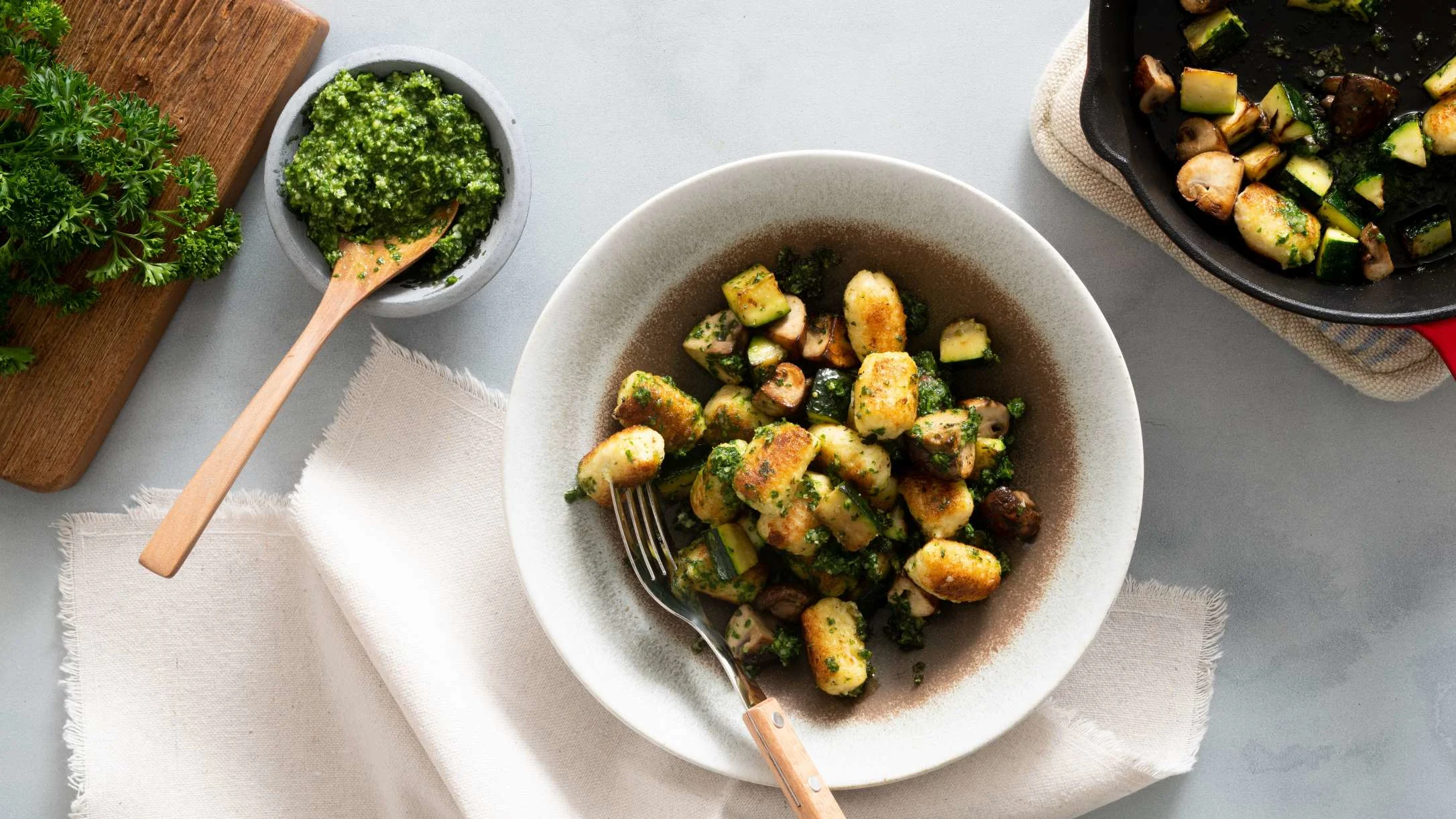 cauliflower-gnocchi-with-pesto-and-veggies