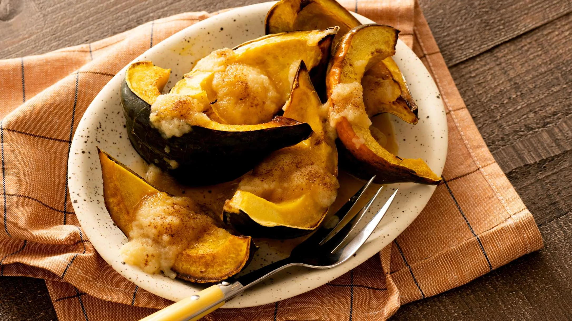 acorn-squash-with-spiced-applesauce-and-maple-drizzle 2