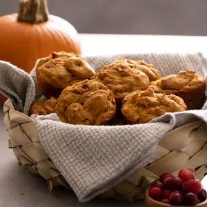 pumpkin-cranberry-muffins