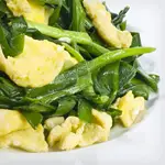 Keto Scrambled Eggs with Cheddar and Swiss Chard and Raspberries