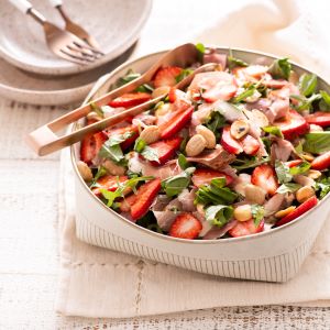 Summer Arugula and Strawberry Salad Recipe | @Atkins