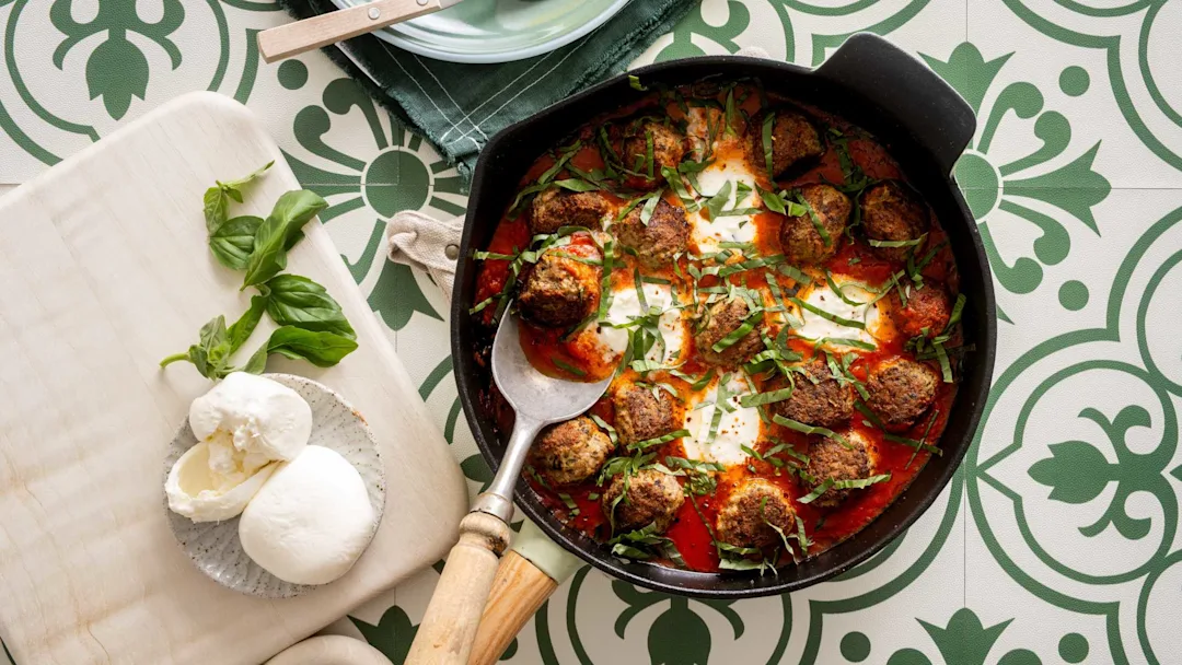 keto-turkey-meatball-and-burrata-skillet