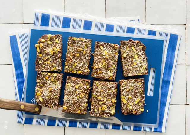 Low Carb Nutty Quinoa Chocolate Bars