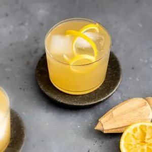 Low Carb Sparkling Gold Rush Cocktail