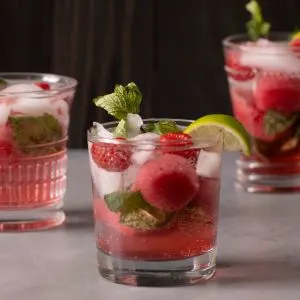 low-carb-raspberry-lime-cocktail