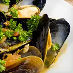 Steamed Mussels with White Wine, Garlic and Parsley 