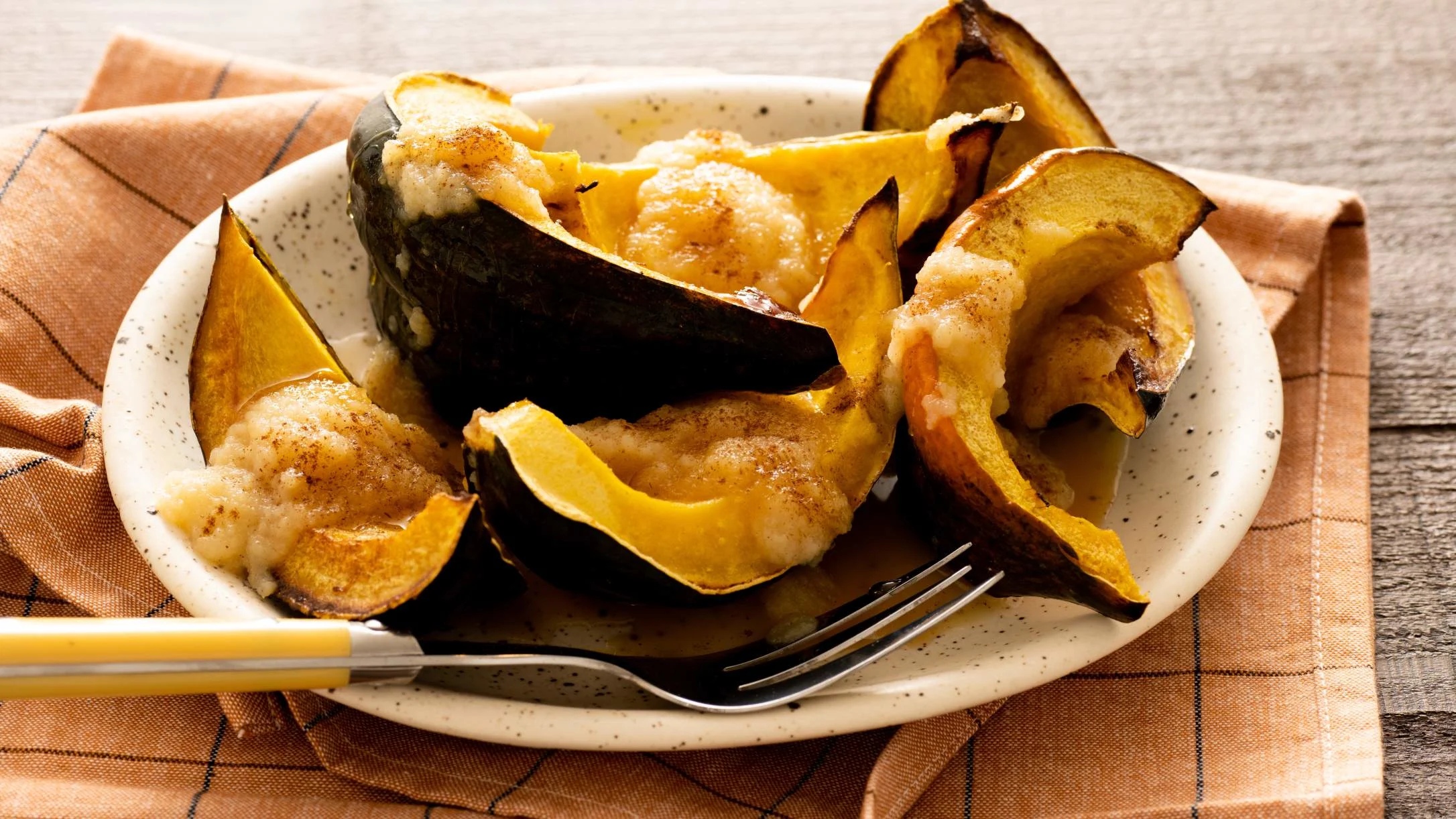 acorn-squash-with-spiced-applesauce-and-maple-drizzle