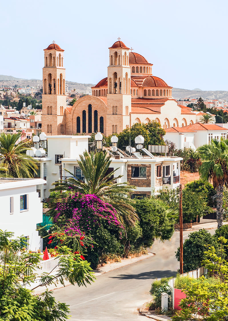 A gem on the Cypriot coast, Paphos teems with archaeological treasures from ancient tombs to Roman villas. Hopp amidst UNESCO-listed sites, sun-drenched beaches, and stunning harbour, experiencing millennia of Mediterranean history and allure.