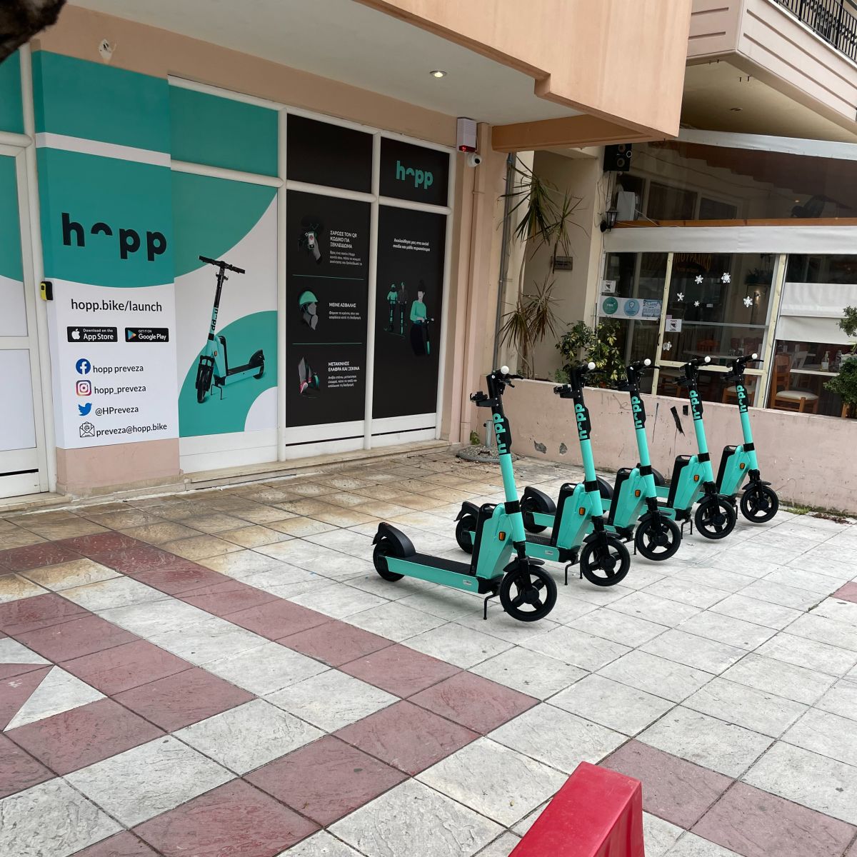 Hopp's first franchise in Greece. Located in a beautiful coastal town on the western side of Greece. 100 scooters were launched in a town of 19.000 residents.