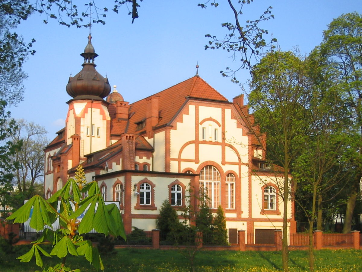 A green oasis in Poland, Piła is surrounded by forests, making it a tranquil retreat. Enjoy scenic rides but avoid off-road scooter use in forested trails! 