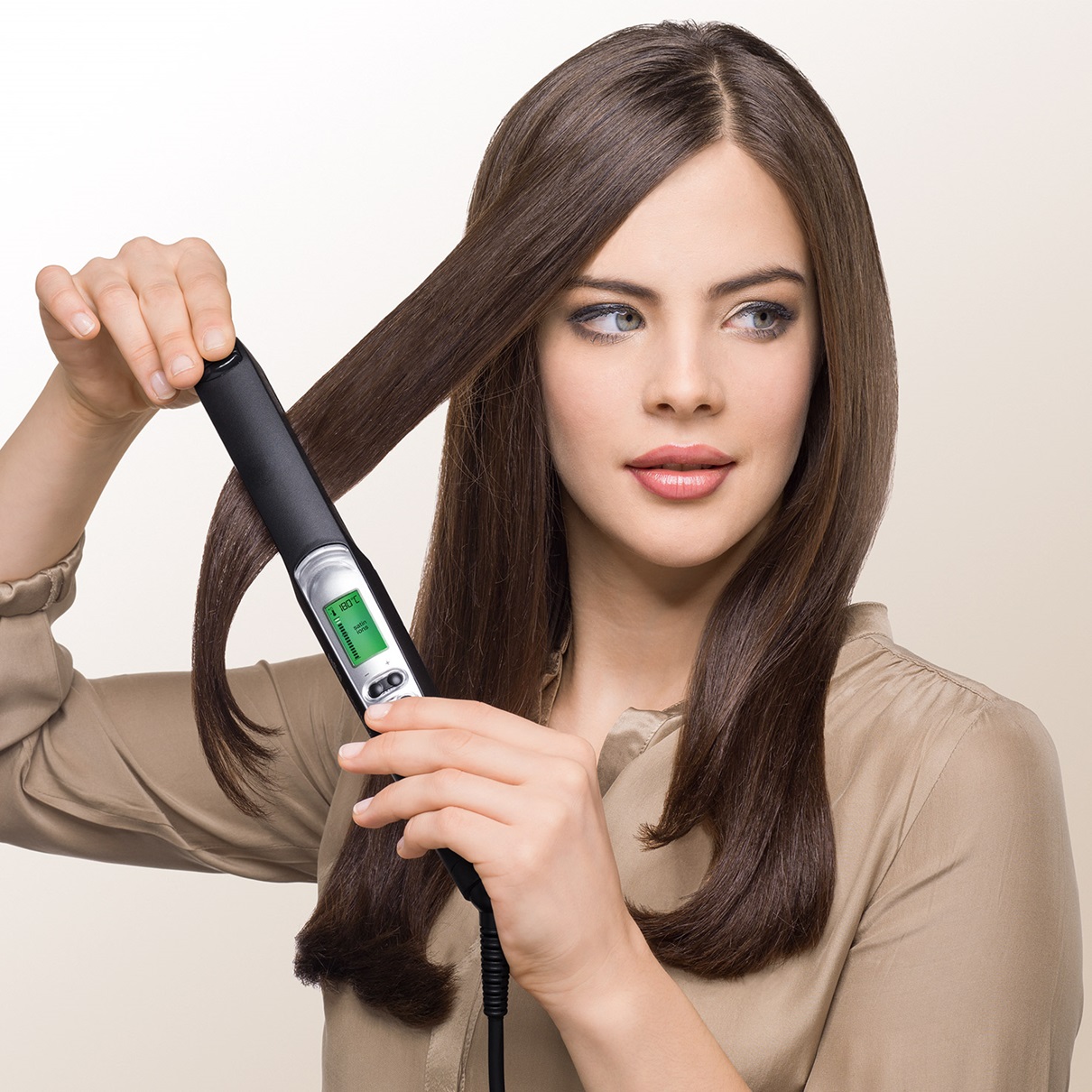 Placă pentru întins părul Braun Satin Hair 7 ST710 cu IONTEC