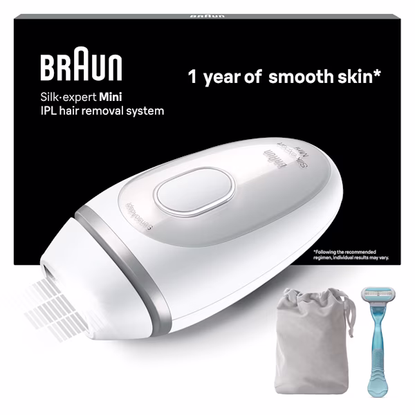 Dispozitiv IPL centrat, cu geantă de cosmetice gri și aparat de ras Gillette Venus Smooth. Dispozitiv IPL centrat, cu geantă de cosmetice gri și aparat de ras Gillette Venus Smooth.