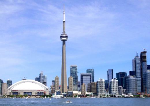 Cn Tower vor dem Lake Ontario, Toronto
