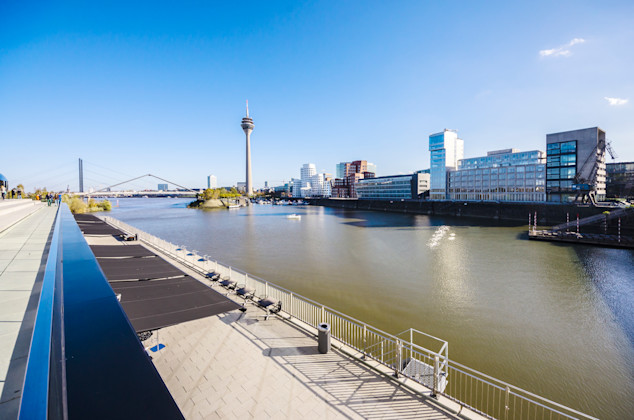 Medienhafen und Rheinturm, Düsseldorf, Nordrhein-Westfalen