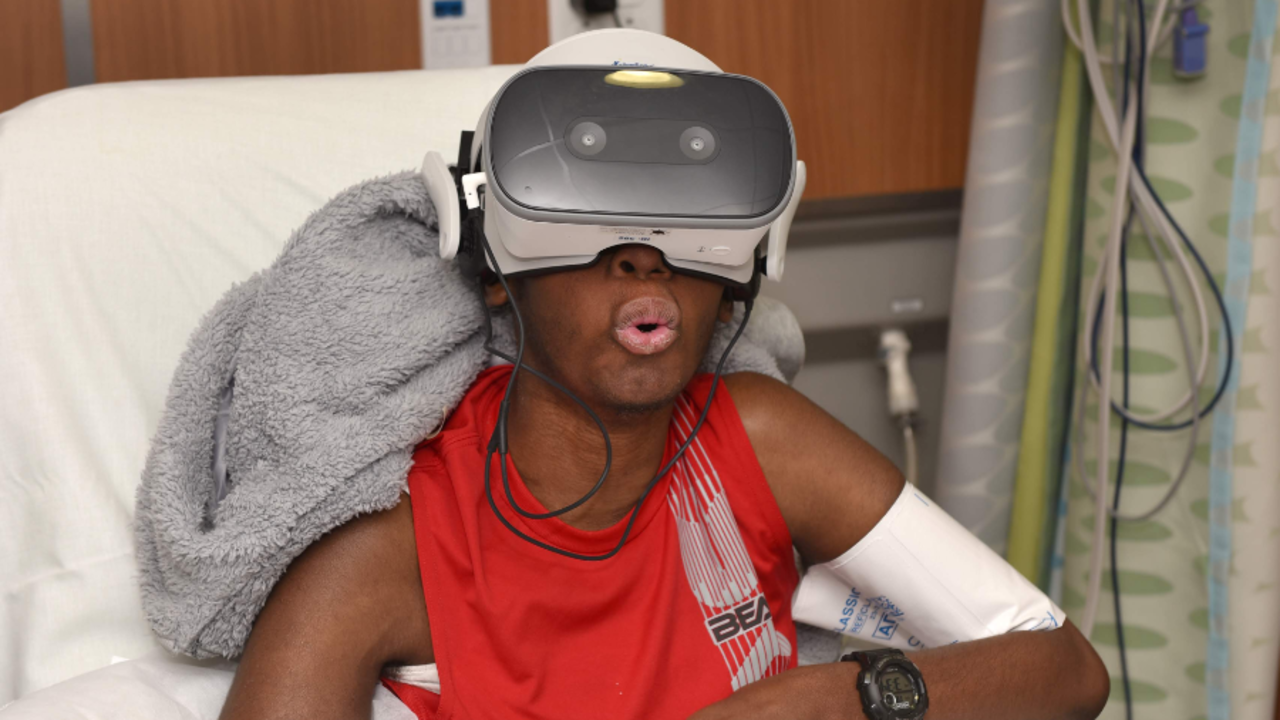 Games for online virtual reality headset