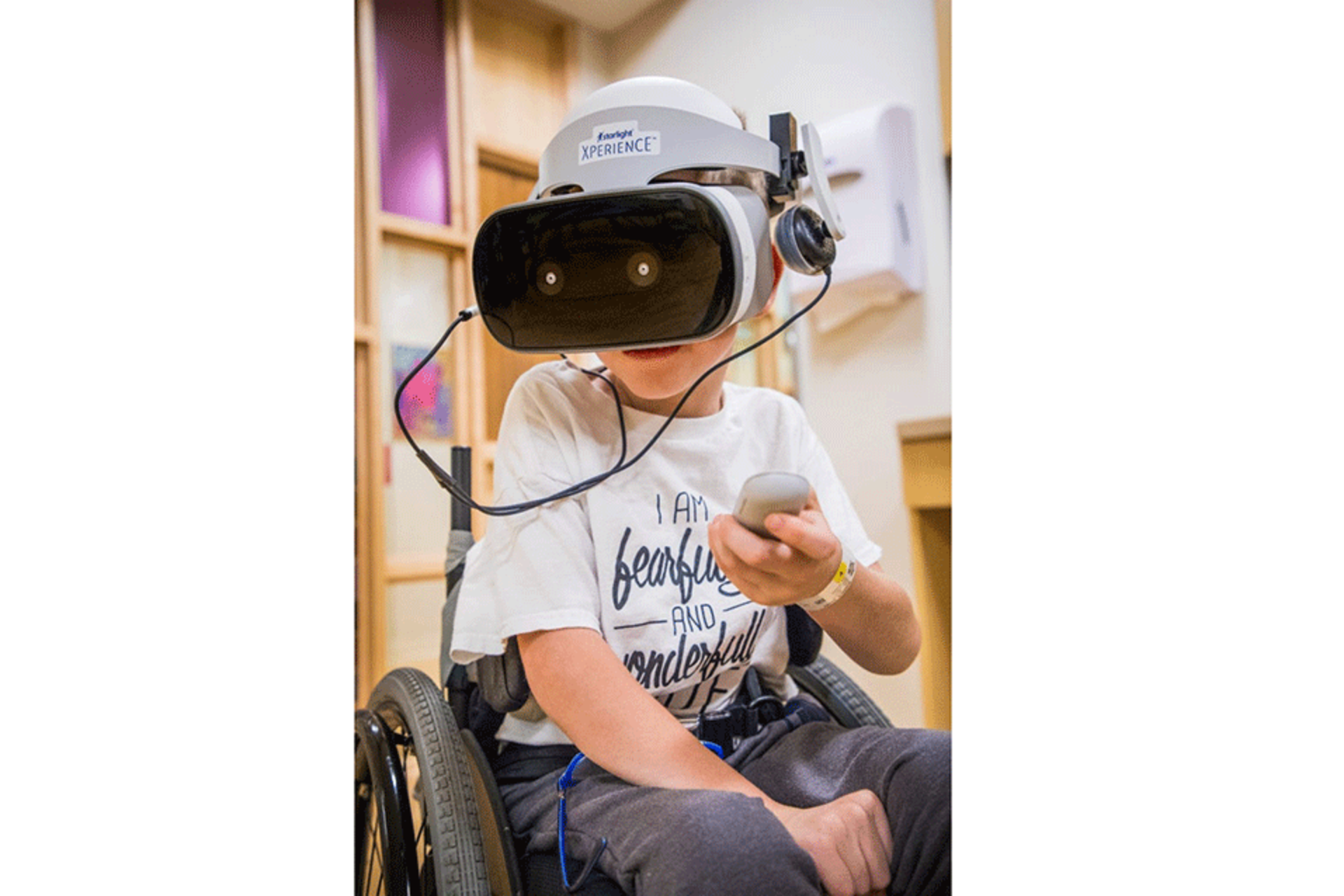 SEVEN-YEAR-OLD GRADY USING STARLIGHT VR AT GILLETTE CHILDREN’S SPECIALTY HEALTHCARE.