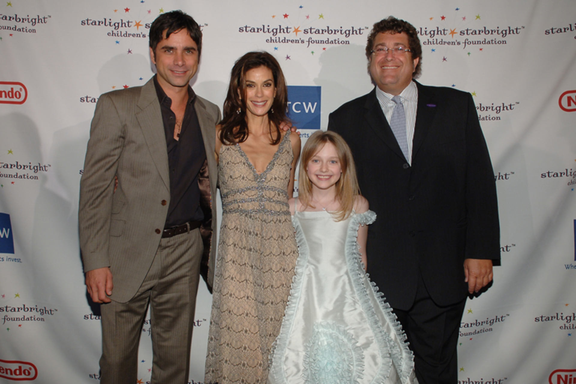 John Stamos, Teri Hatcher, Dakota Fanning, and Roger Shiffman at the 2006 Starlight Gala.