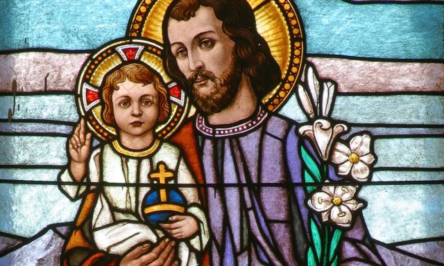 Neuvaine à saint Joseph - Jour 3 - Vitrail de saint Joseph, portant l'enfant Jésus dans ses bras