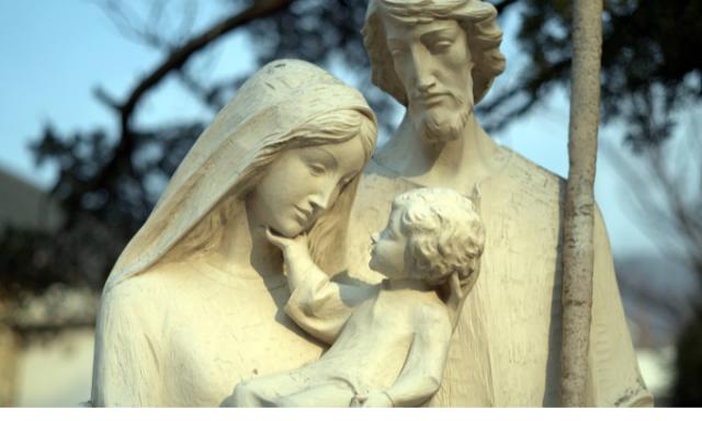 Neuvaine à sainte Joséphine Bakhita - jour 8 - Statue de la Sainte Famille 