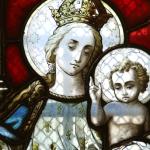 L'immaculée avec M Kolbe - jour 2 - Vierge couronnée portant l'enfant Jésus - Vitrail 