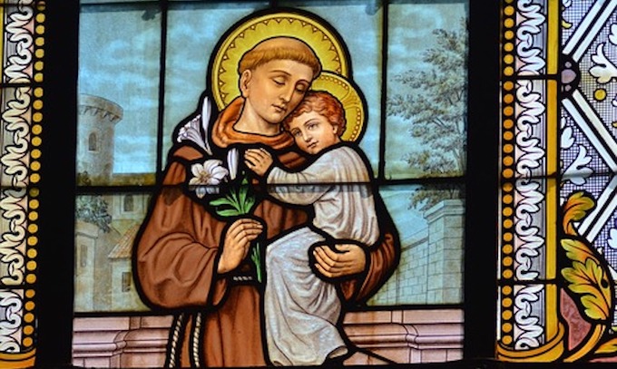 Neuvaine Saint Antoine - jour 1 - Saint Antoine portant l'enfant Jésus - Vitrail